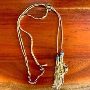 White House black market, gorgeous lariat tassel necklace stunning!